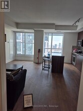 5-4135 Mabelle Ave in Toronto, ON - Building Photo - Building Photo