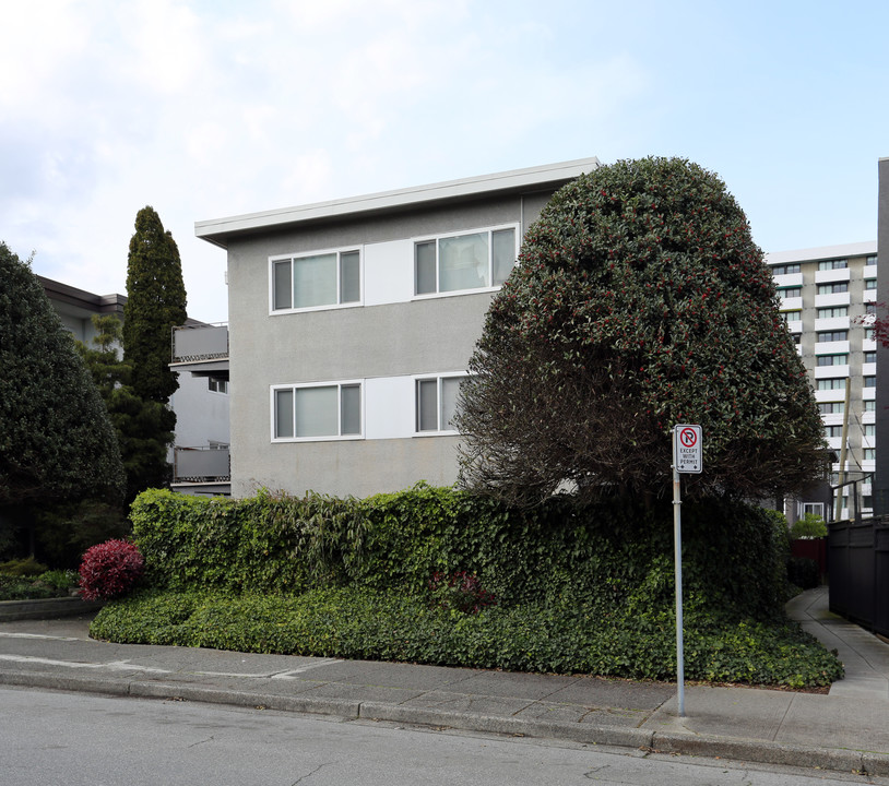 1135 W 13th Ave in Vancouver, BC - Building Photo