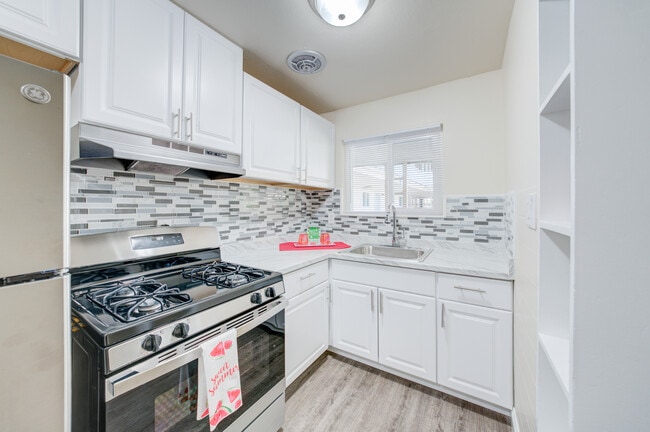 Shamor Apartments