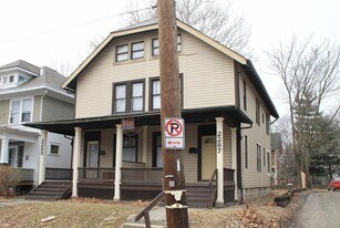 2285 Indianola Ave in Columbus, OH - Building Photo