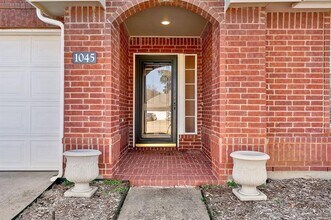 1045 Sweet Grass Trail in Flower Mound, TX - Building Photo - Building Photo