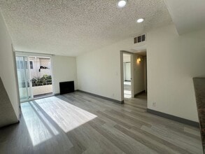 3715 S Canfield Ave, Unit 204 in Los Angeles, CA - Building Photo - Building Photo