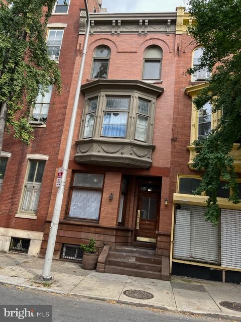 property at 423 S 15th St