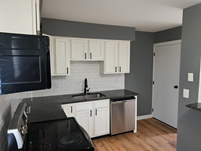 5726 Beechcroft Rd in Columbus, OH - Building Photo - Building Photo