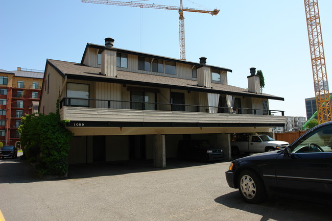 Bellevue Vista in Bellevue, WA - Foto de edificio - Building Photo