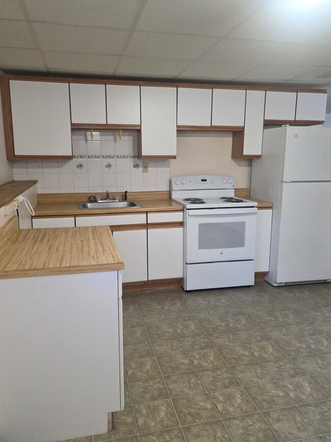 190 Copley Dr in Taunton, MA - Foto de edificio - Building Photo