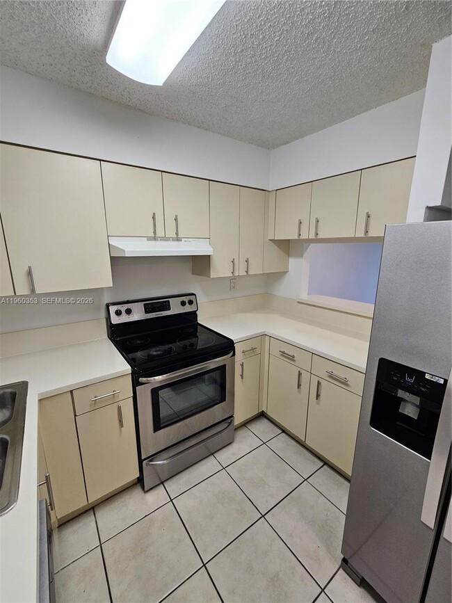 14951 SW 82nd Ln in Miami, FL - Building Photo - Building Photo