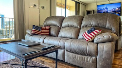 411 Hobron Ln in Honolulu, HI - Foto de edificio - Building Photo