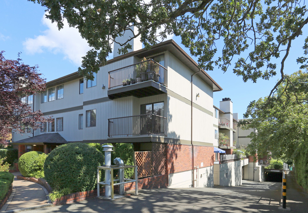 Fern Street Apartments in Victoria, BC - Building Photo