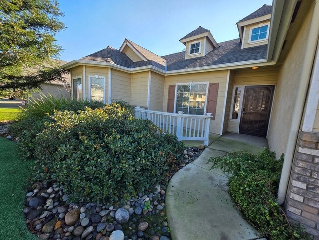 5125 W Oriole Ave in Visalia, CA - Building Photo - Building Photo