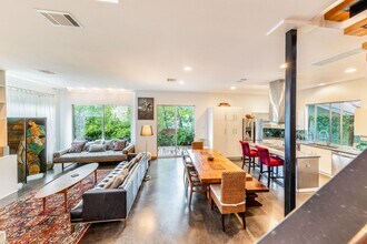 1902 Alegria Rd in Austin, TX - Building Photo - Building Photo