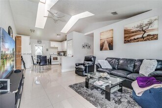 4542 SW 25th Ave in Fort Lauderdale, FL - Building Photo - Building Photo