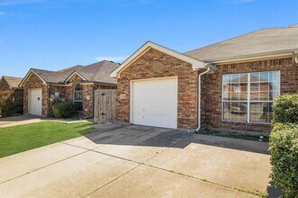 5740 Swords Dr in Fort Worth, TX - Building Photo - Building Photo
