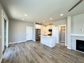 5575 SE 80th Ave in Hillsboro, OR - Foto de edificio - Building Photo