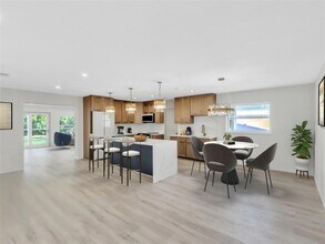 4870 Venetian Blvd NE in St. Petersburg, FL - Building Photo - Building Photo