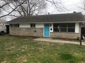 1008 Sharon Dr in Jeffersonville, IN - Building Photo