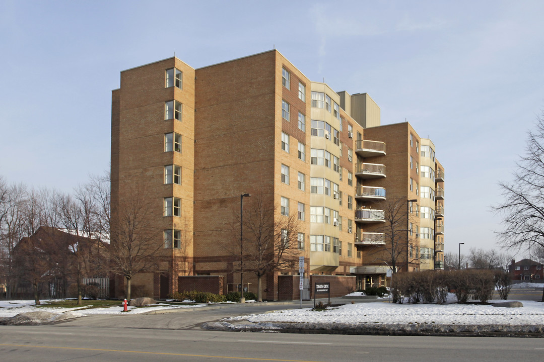 Tomken Grove in Mississauga, ON - Building Photo