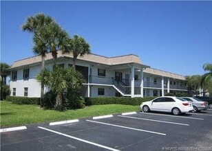 1290 SE Parkview Pl in Stuart, FL - Building Photo - Building Photo