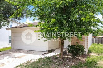 6815 Cougar Clf in San Antonio, TX - Building Photo - Building Photo
