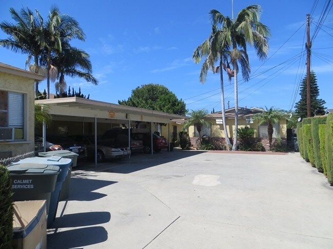 11719 Coldbrook Ave in Downey, CA - Foto de edificio - Building Photo