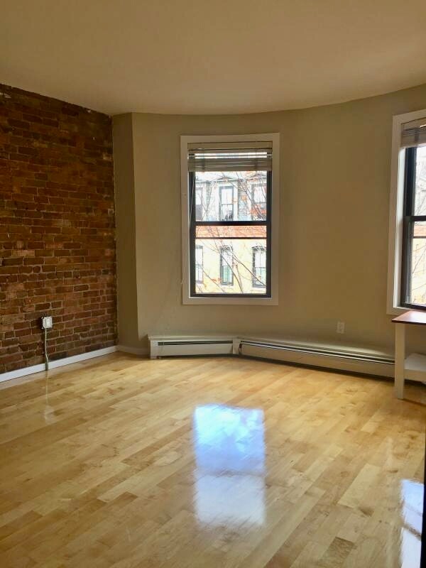 35 E Concord St, Unit 4 in Boston, MA - Foto de edificio - Building Photo