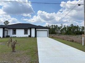 508 Bell Blvd in Lehigh Acres, FL - Building Photo