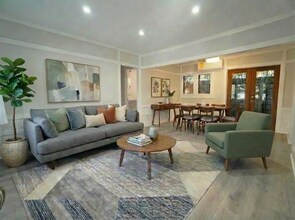 6043 Selma Ave in Los Angeles, CA - Foto de edificio - Building Photo