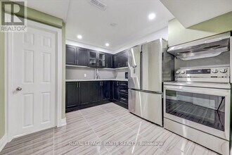 38 Loradeen Crescent in Toronto, ON - Building Photo - Building Photo