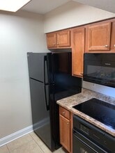 2330 Edenborn Ave, Unit 120 in Metairie, LA - Building Photo - Building Photo