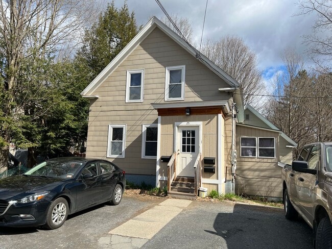 25 Park Ave-Unit -2 in Claremont, NH - Building Photo - Building Photo