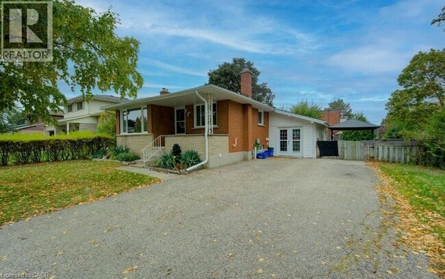 7 Hudson Crescent in Kitchener, ON - Building Photo - Building Photo