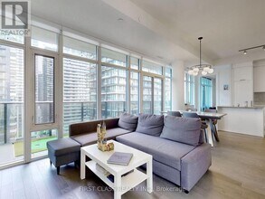 330 Richmond St W in Toronto, ON - Building Photo - Building Photo