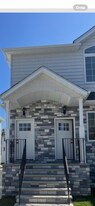 25 Clove Way, Unit Clove rd in Staten Island, NY - Building Photo