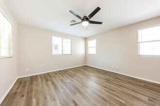 2656 N 73rd Glen in Phoenix, AZ - Building Photo - Building Photo