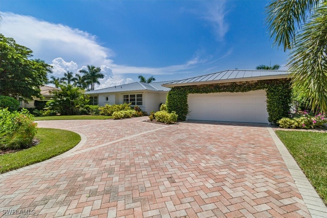 640 Harbour Dr in Naples, FL - Foto de edificio