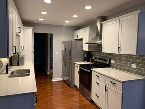 592 Green Oaks Dr in Crystal Lake, IL - Building Photo - Building Photo