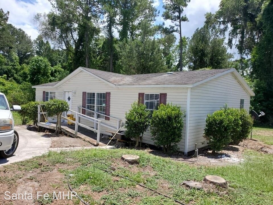 11546 SW 37th St in Lake Butler, FL - Building Photo