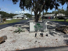 996 N Beneva Rd, Unit 723 in Sarasota, FL - Building Photo - Building Photo