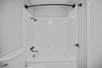 509 N Elm St in Arlington, TX - Building Photo - Building Photo