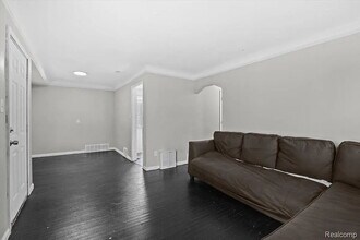 20045 Greenlawn St in Detroit, MI - Foto de edificio - Building Photo