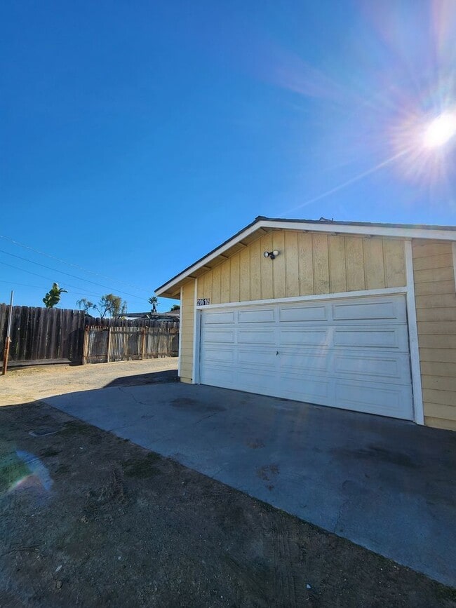 2061 Beach St in Oceano, CA - Building Photo - Building Photo
