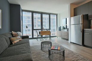 613 N Wells St, Unit 2003 in Chicago, IL - Building Photo