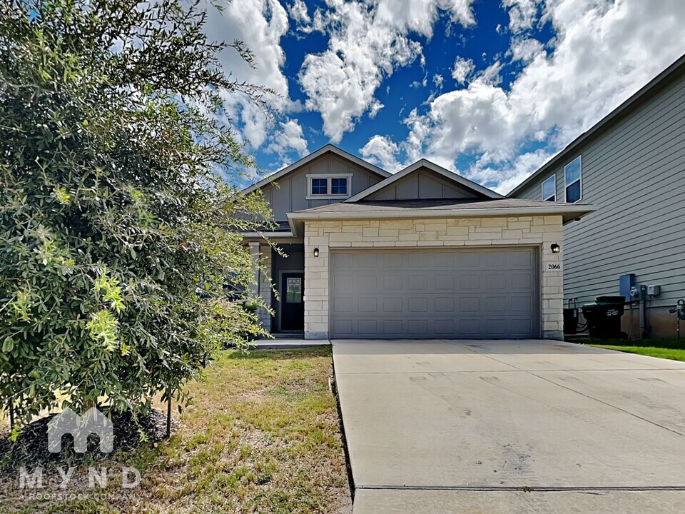 2066 Rhesus Vw in San Antonio, TX - Building Photo