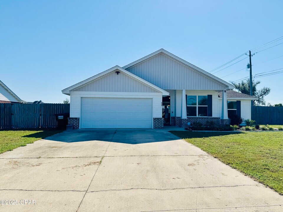 425 Shadecrest Dr in Panama City, FL - Building Photo