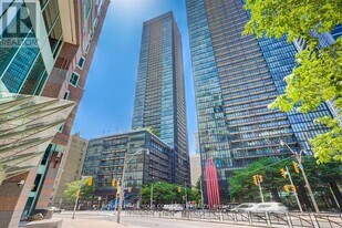 101 Charles St E in Toronto, ON - Building Photo