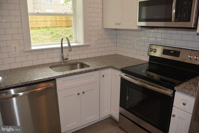 property at 5029 Hanna Pl SE