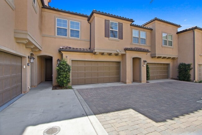 21 Prominence in Lake Forest, CA - Building Photo - Building Photo