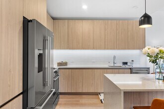 1 Riva Row in The Woodlands, TX - Building Photo - Building Photo