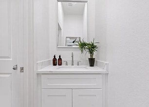 506 E Evergreen St in San Antonio, TX - Foto de edificio - Building Photo