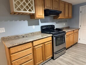 10 Lawrence Rd in Lynn, MA - Building Photo - Building Photo